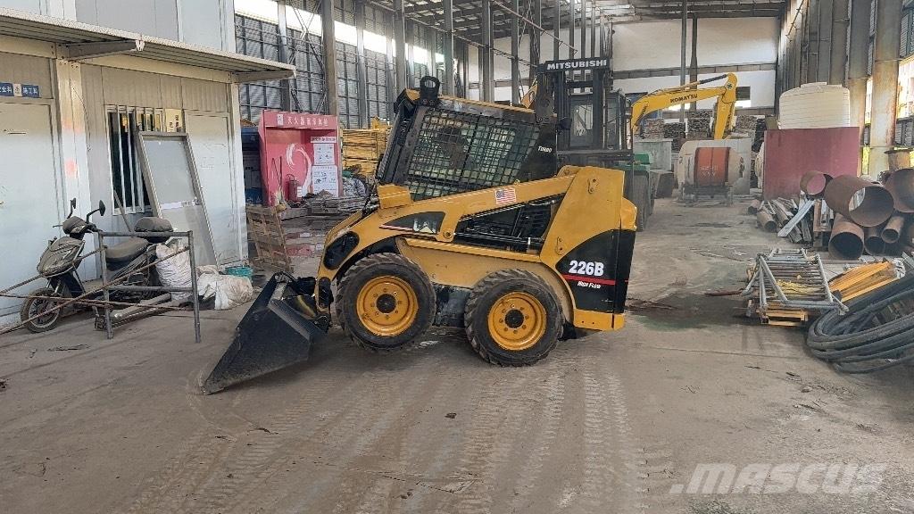 CAT 226 B Chargeuse compacte