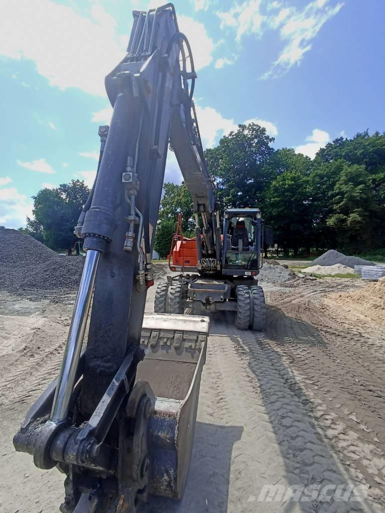 Atlas 150 W Pelle sur pneus