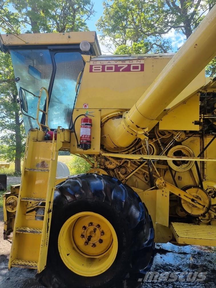 New Holland 8070, 20” Moissonneuse batteuse