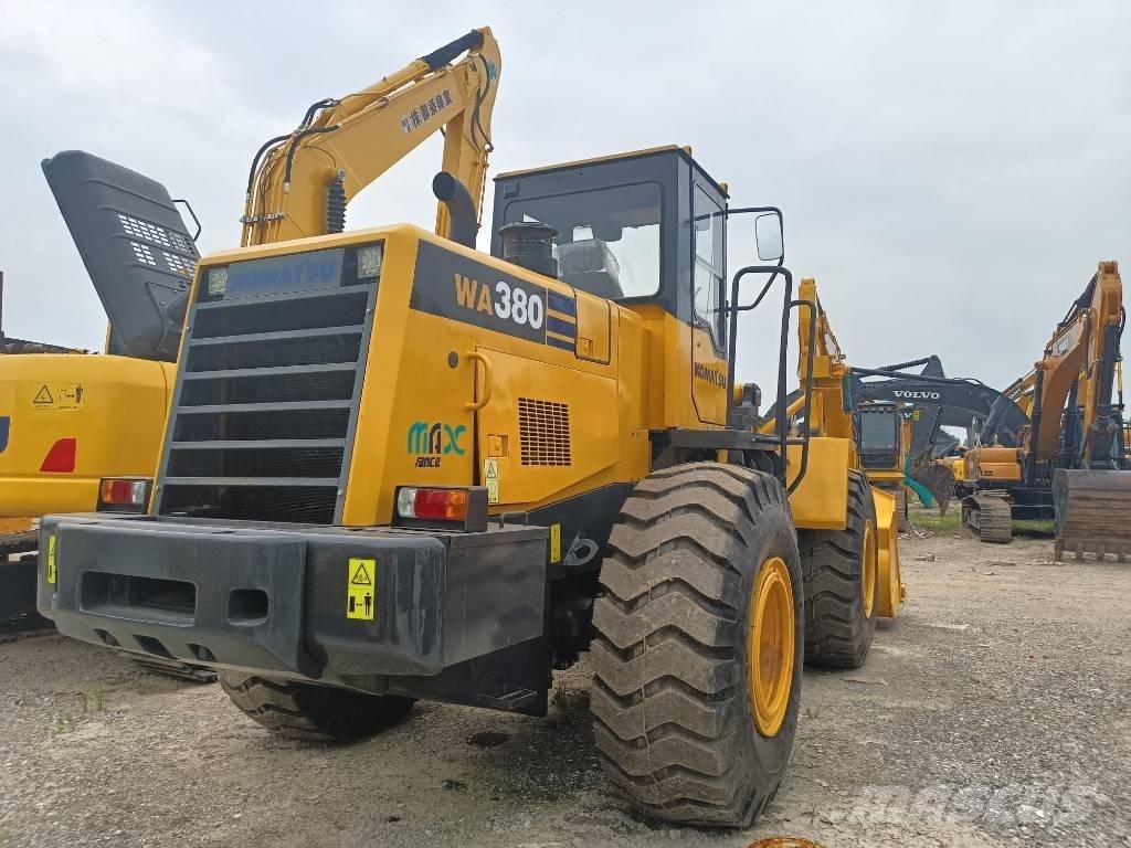 Komatsu WA 380 Chargeuse sur pneus