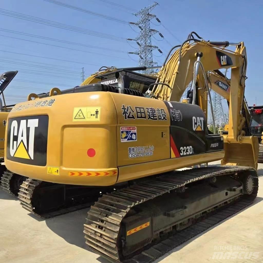 CAT 323 D Pelle sur chenilles