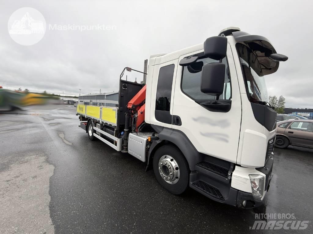 Volvo FL 260 Camion plateau ridelle avec grue