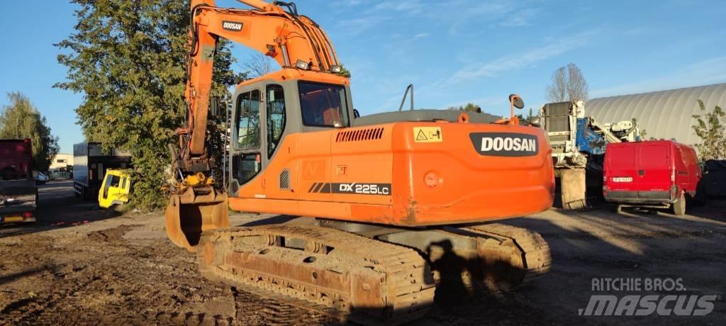 Doosan 225 LC Pelle sur chenilles