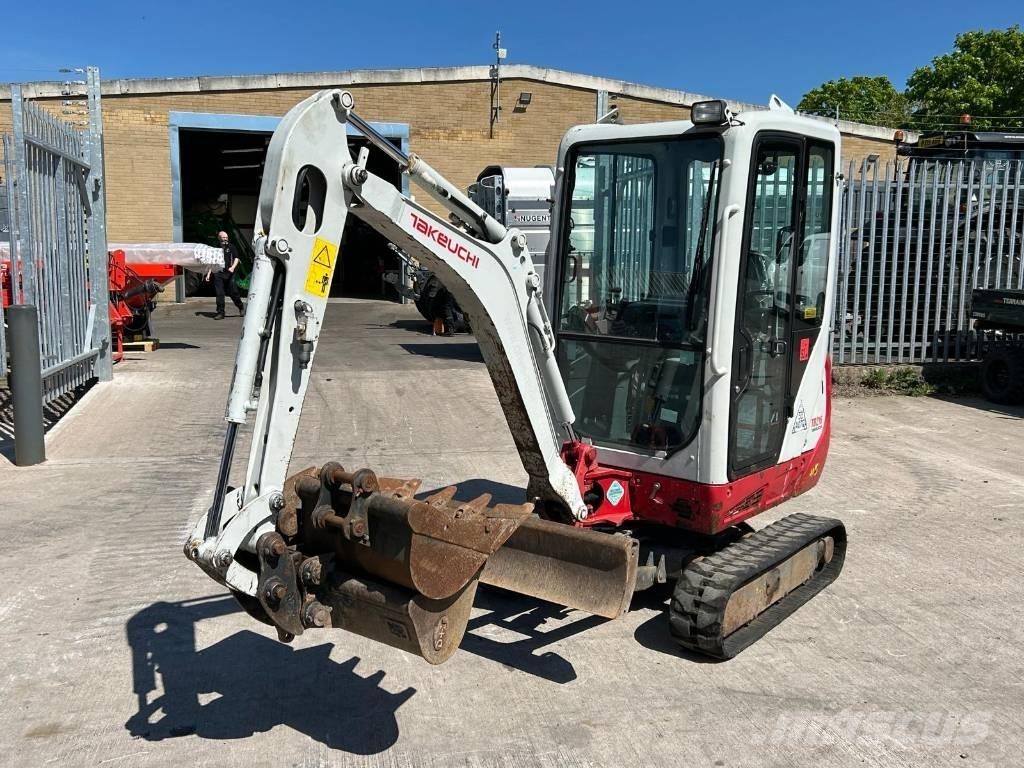 Takeuchi TB 216 Mini pelle < 7t