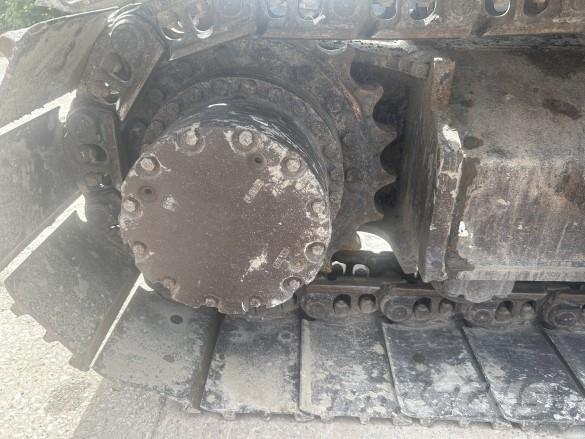 Hitachi ZX225 Pelle sur chenilles