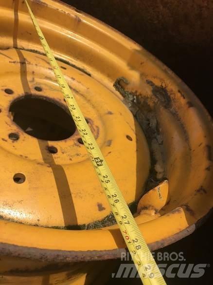  MASSEY REAR WHEEL Pneus, roues et jantes