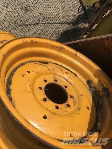  MASSEY REAR WHEEL Pneus, roues et jantes