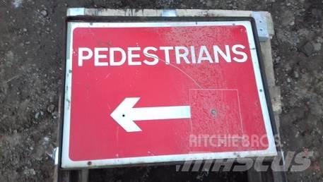  VARIOUS ROAD SIGNS Construction - Autres