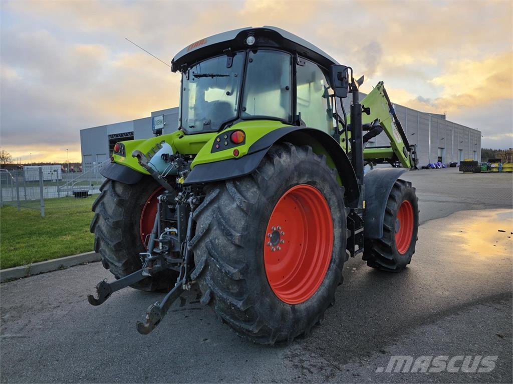 CLAAS Arion 440 Tracteur