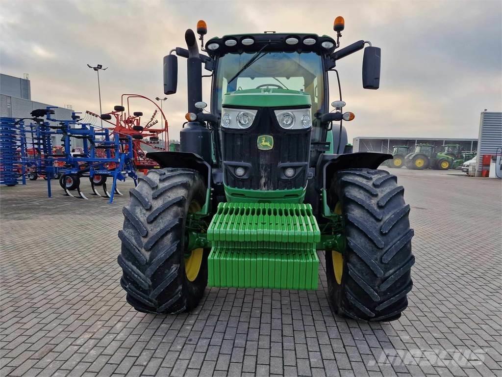 John Deere 6215R Tracteur