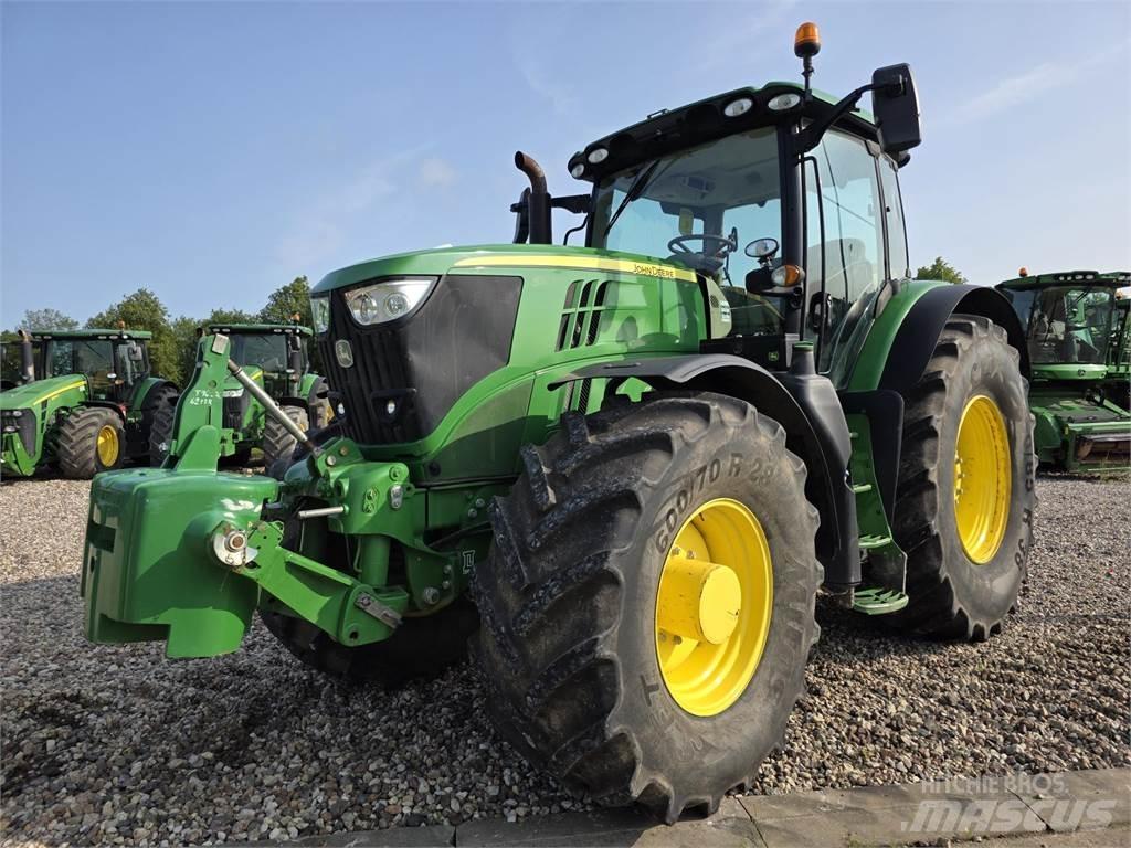 John Deere 6215R Tracteur