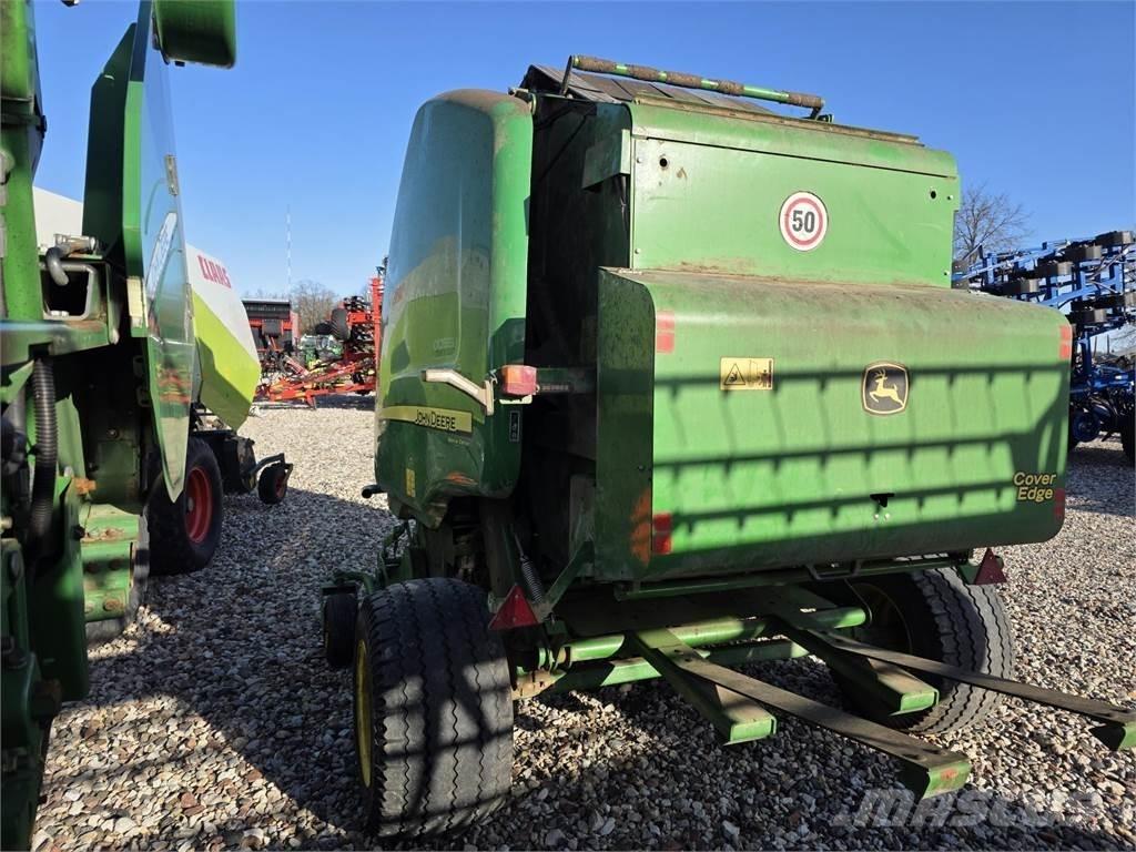 John Deere 854 Presse à balle ronde