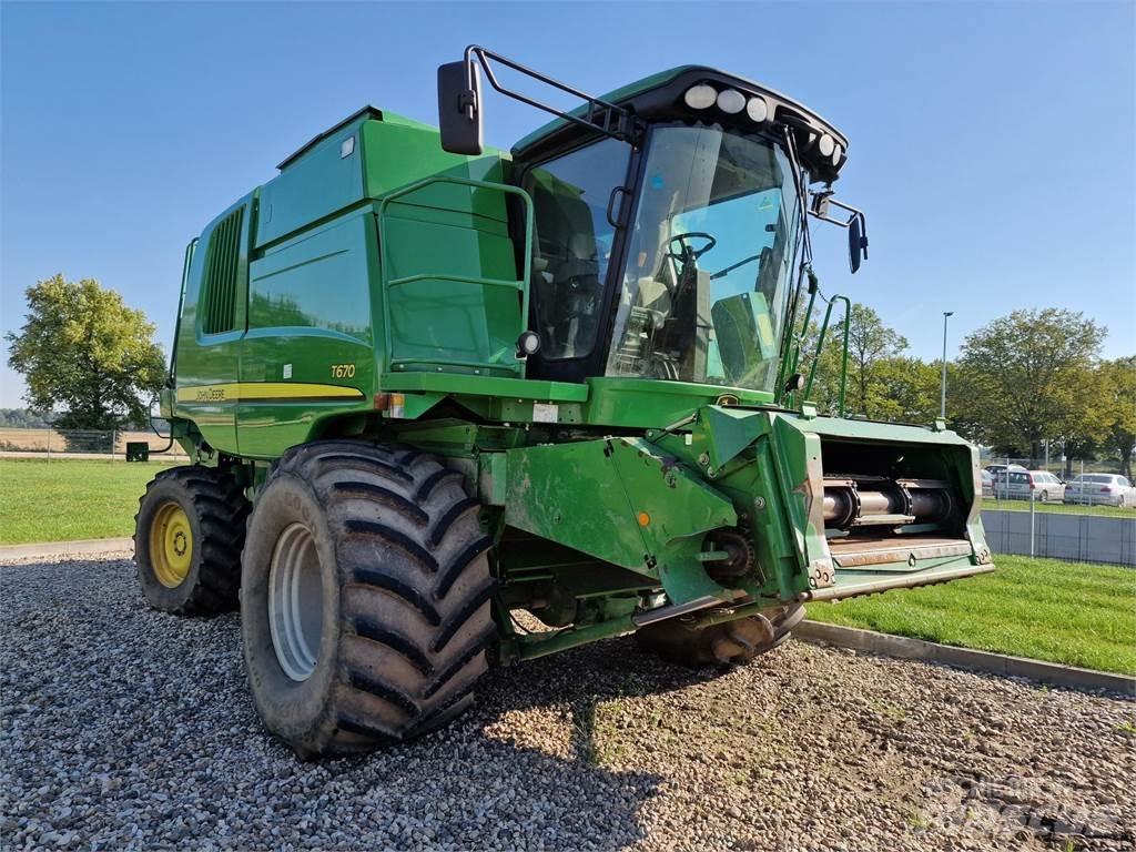 John Deere T670 Moissonneuse batteuse