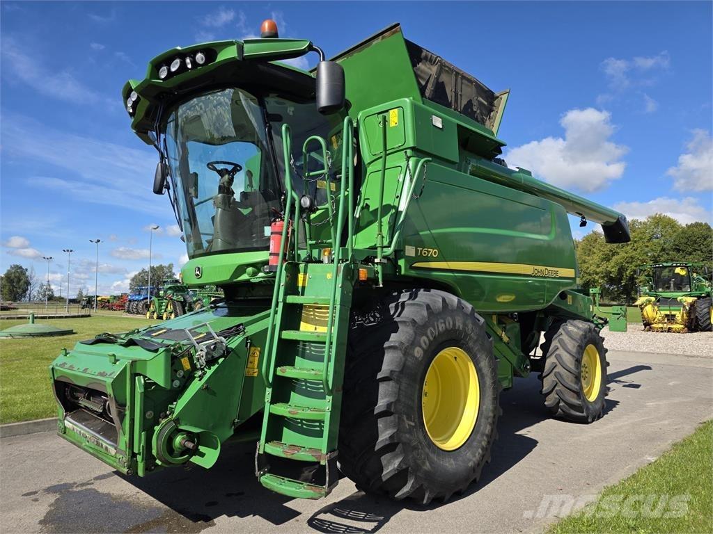 John Deere T670 Moissonneuse batteuse