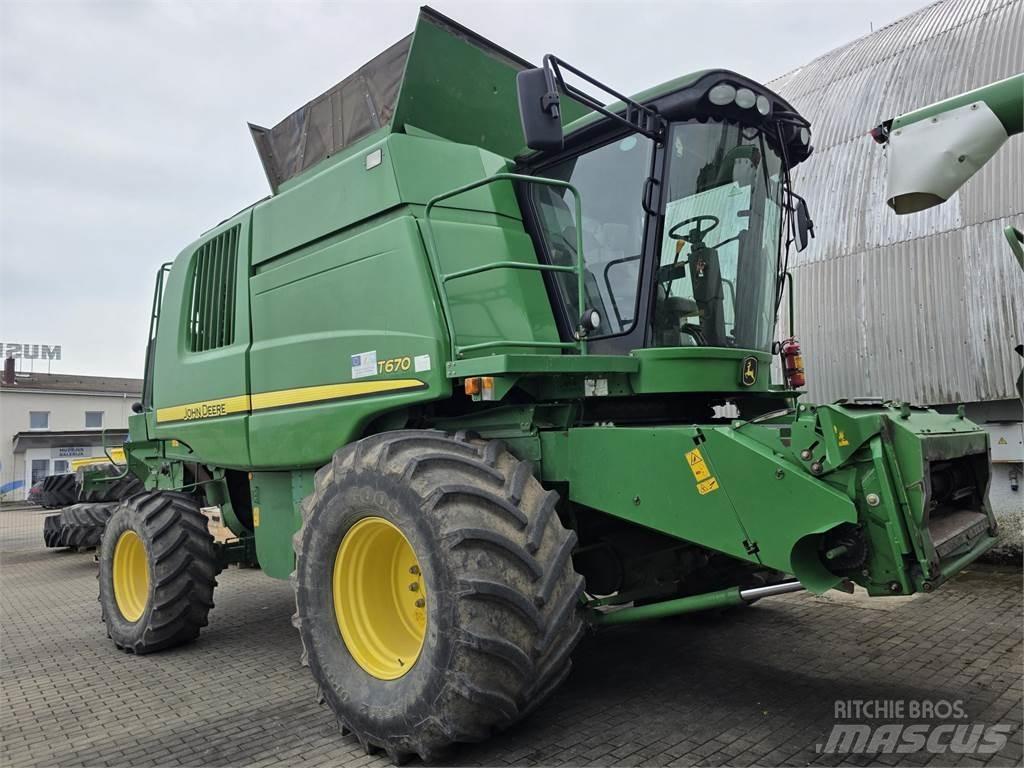 John Deere T670 Moissonneuse batteuse