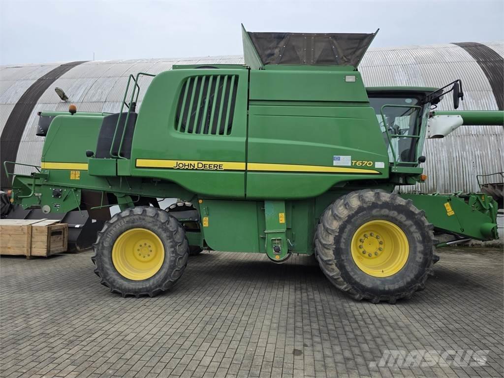 John Deere T670 Moissonneuse batteuse
