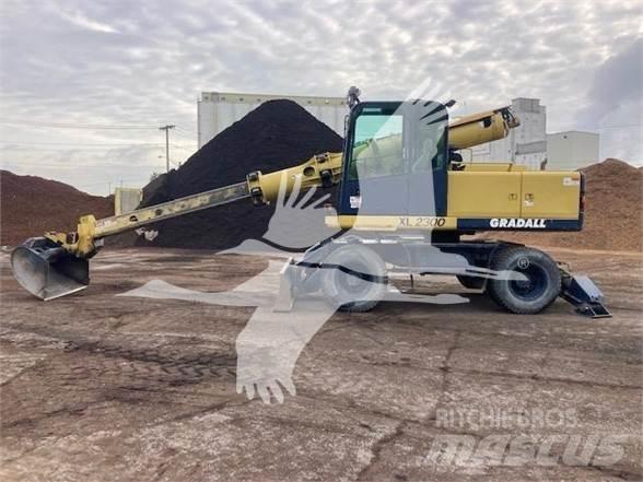Gradall XL2300 Pelle sur pneus