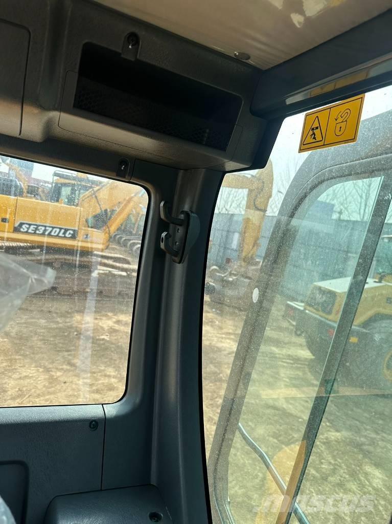 Hyundai 60 W Pelle sur pneus