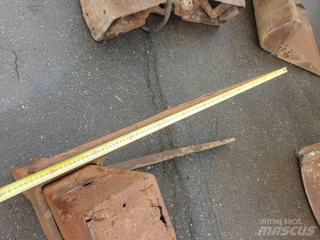  Frame with forks Fourche