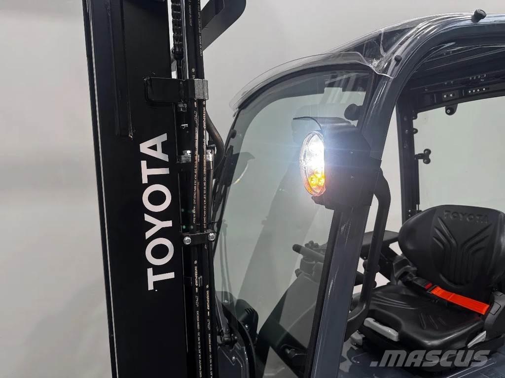 Toyota 8 FBM 20 T Chariots élévateurs électriques