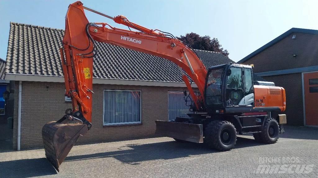 Hitachi ZX220W-5B Pelle sur pneus