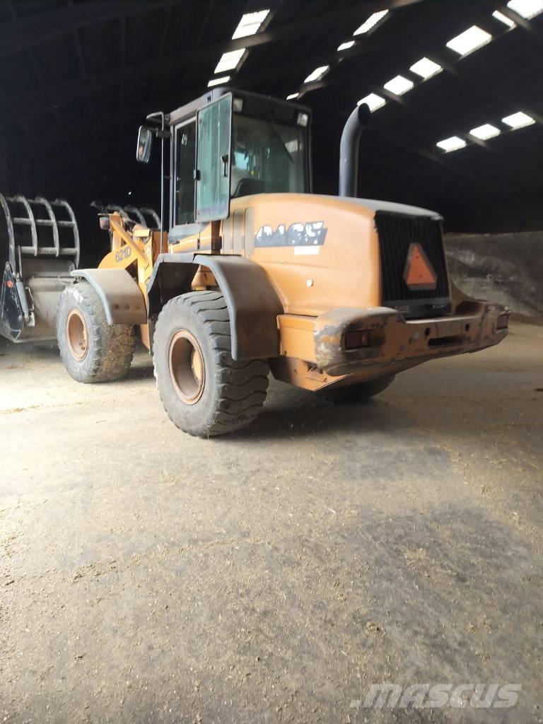 CASE 621 D Chargeuse sur pneus
