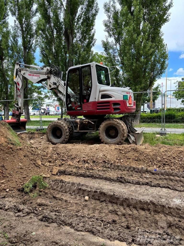 Takeuchi TB295W Pelle sur pneus