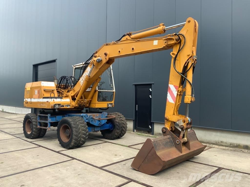 Liebherr A 900 C Pelle sur pneus