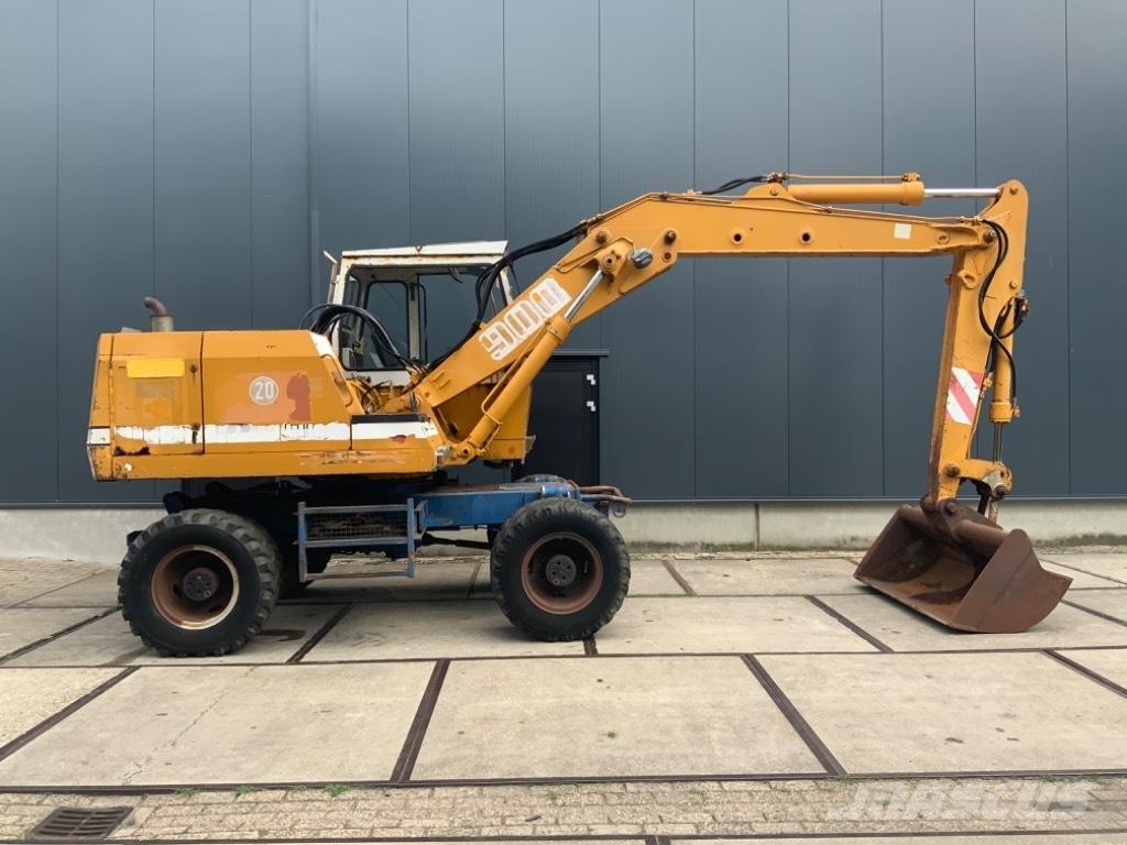 Liebherr A 900 C Pelle sur pneus