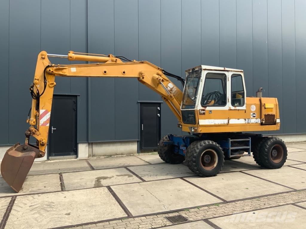 Liebherr A 900 C Pelle sur pneus