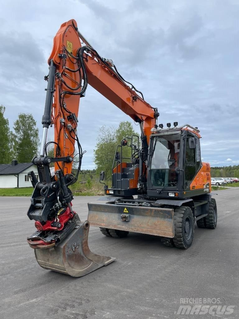 Doosan DX 165 W Pelle sur pneus