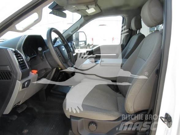 Ford F550 Camion plateau
