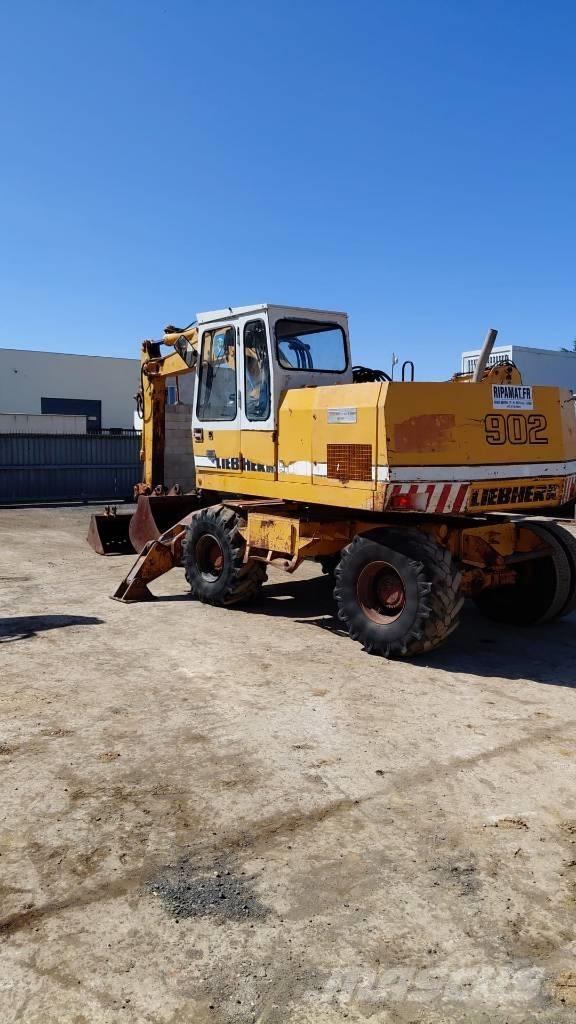 Liebherr A 902 Pelle sur pneus