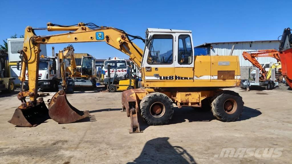 Liebherr A 902 Pelle sur pneus