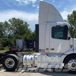 Volvo VNL 64T200 Tracteur routier
