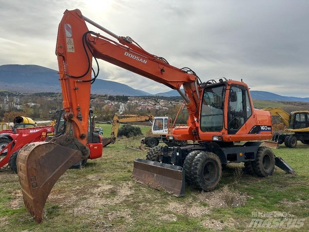 Doosan Solar 160 W V Pelle sur pneus