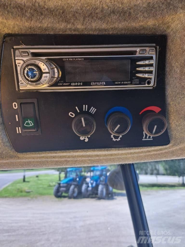 New Holland TC5050 Moissonneuse batteuse