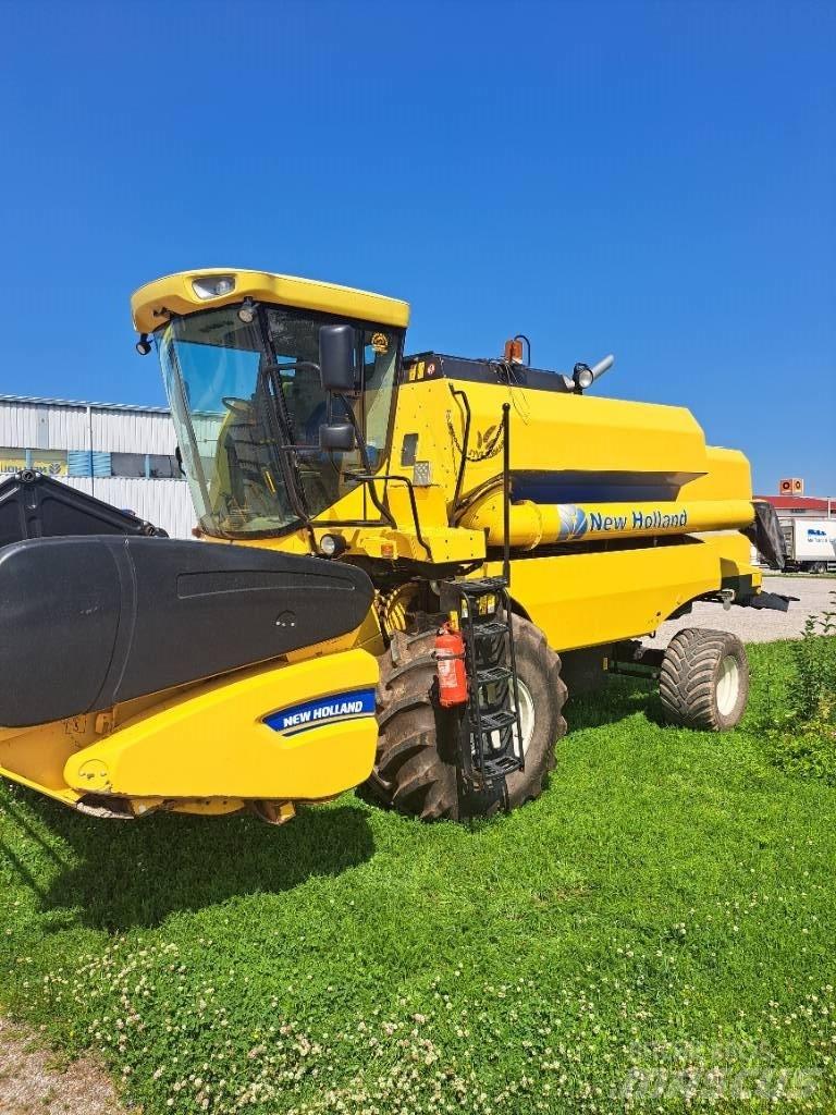 New Holland TC5050 Moissonneuse batteuse