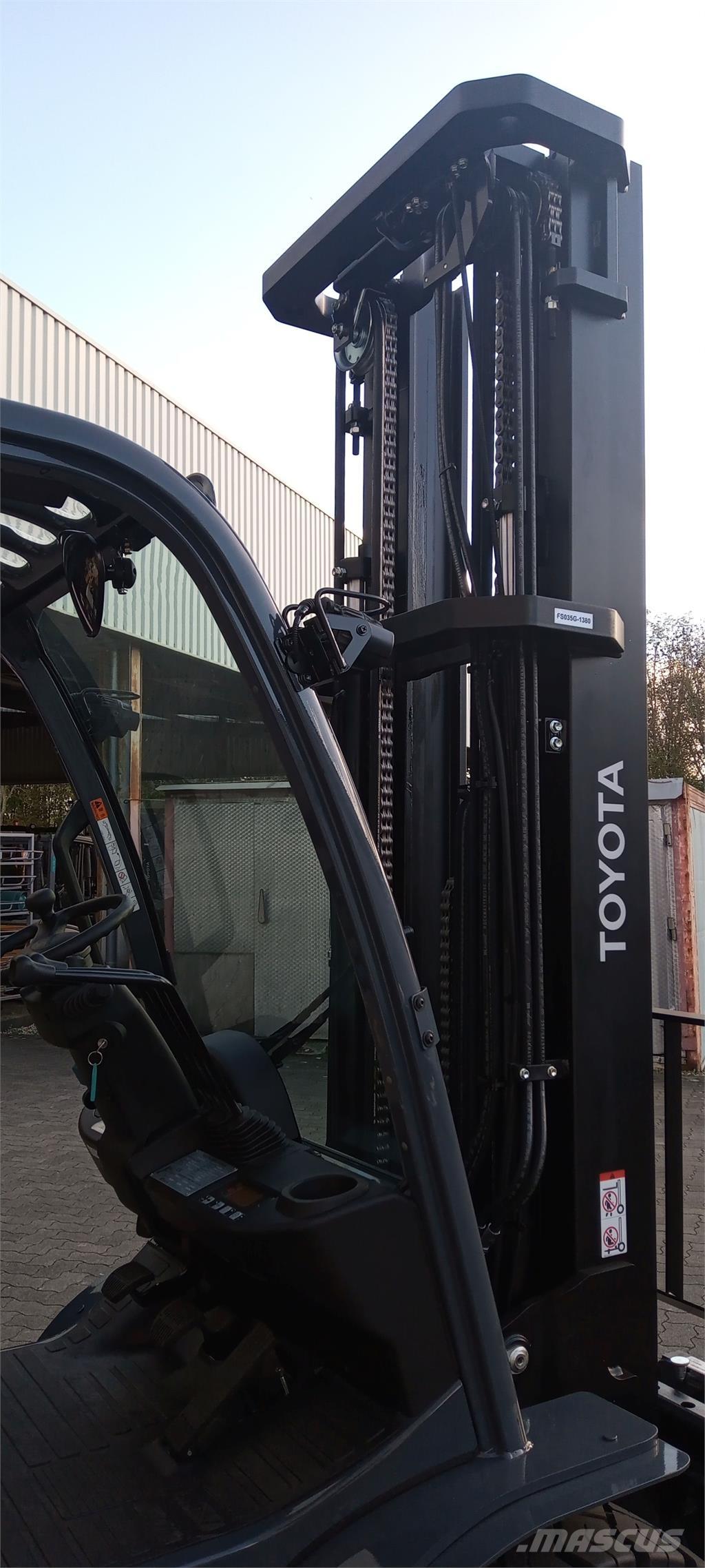 Toyota 02-8FGJF35 Chariots GPL