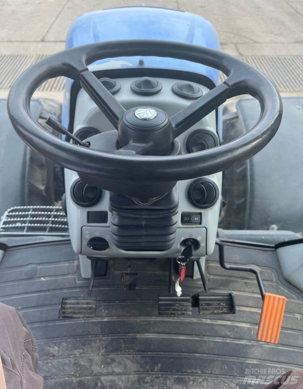 New Holland T8040 Tracteur