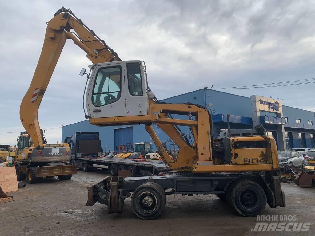 Liebherr A 904 C Pelle sur pneus
