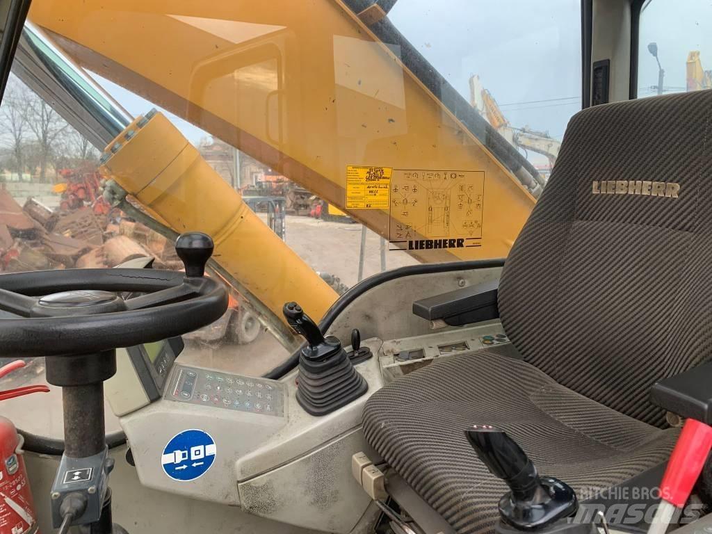 Liebherr A 904 C Pelle sur pneus