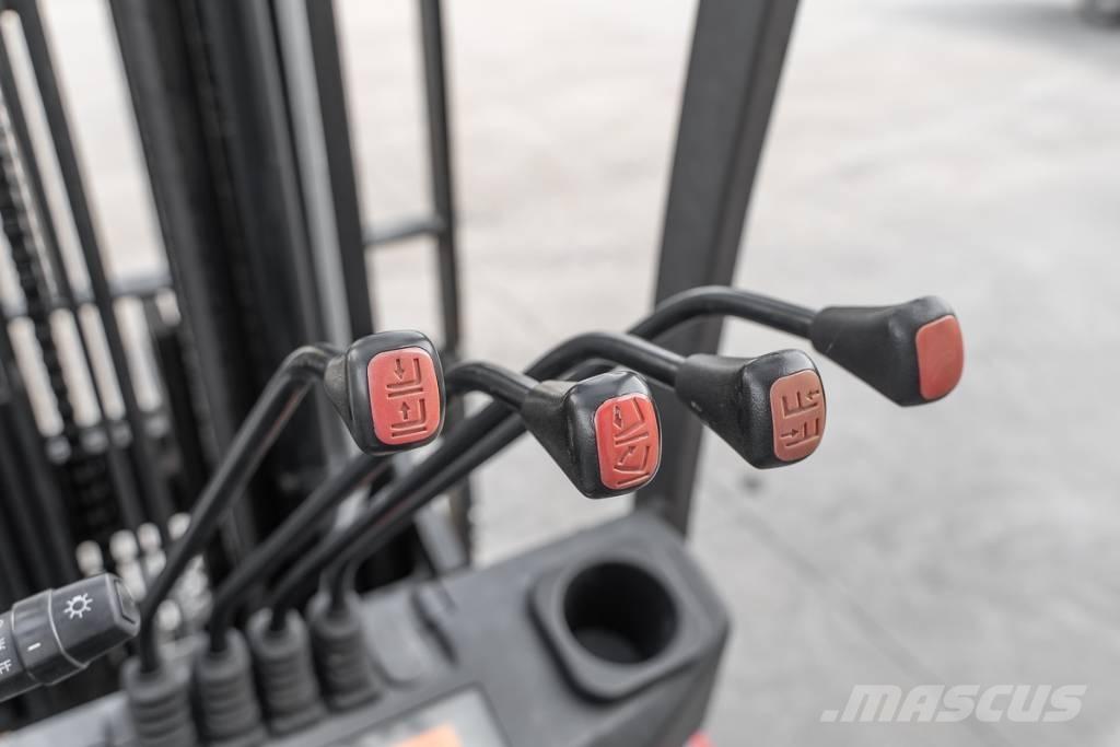 Manitou MI 25 D Chariots diesel