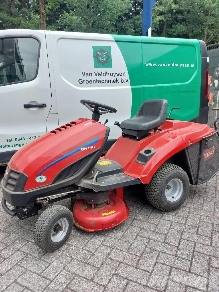 Toro zitmaaier DH140 Tondeuses montées