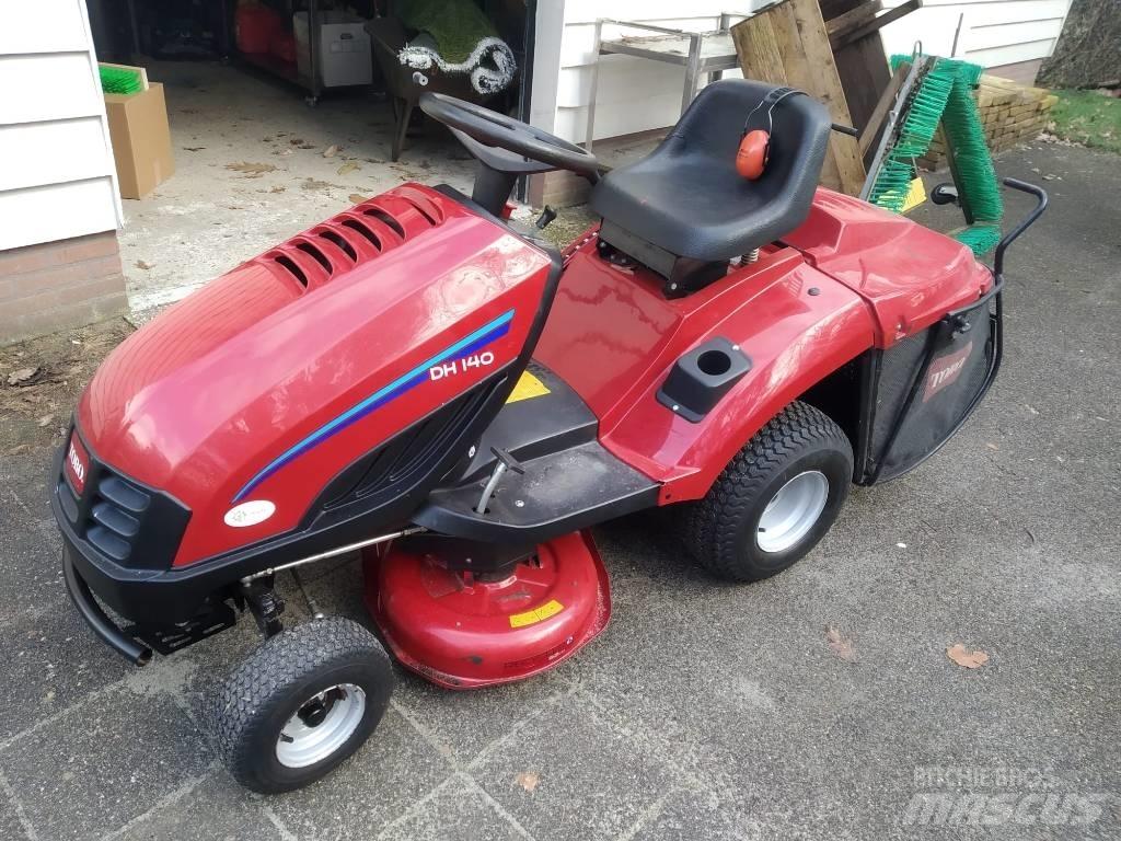 Toro zitmaaier DH140 Tondeuses montées