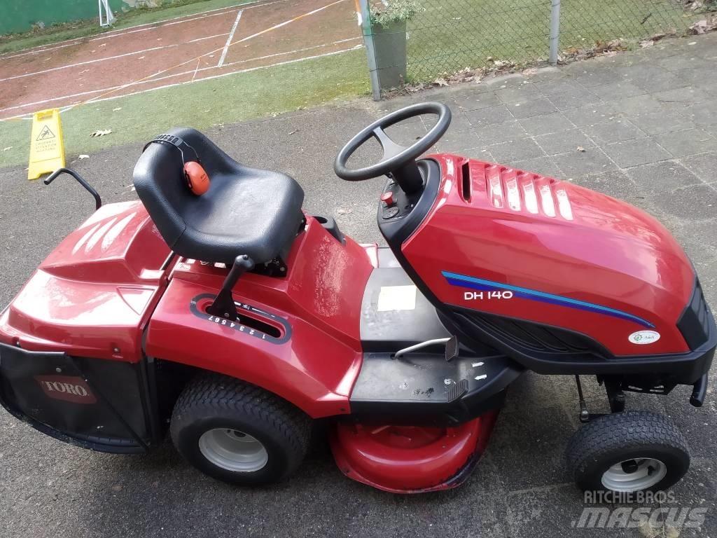 Toro zitmaaier DH140 Tondeuses montées