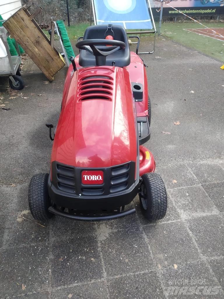 Toro zitmaaier DH140 Tondeuses montées