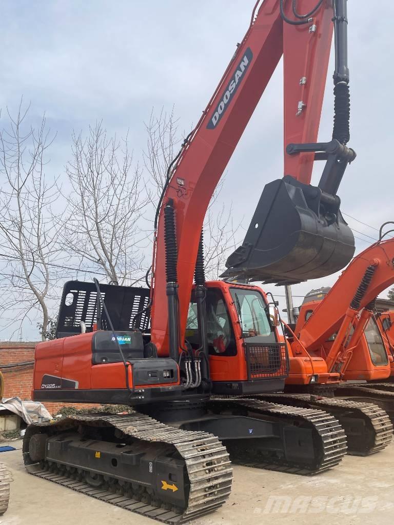Doosan DX 225 Pelle sur chenilles