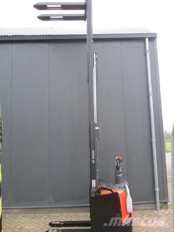 Toyota SPE120 Transpalette accompagnant porté debout