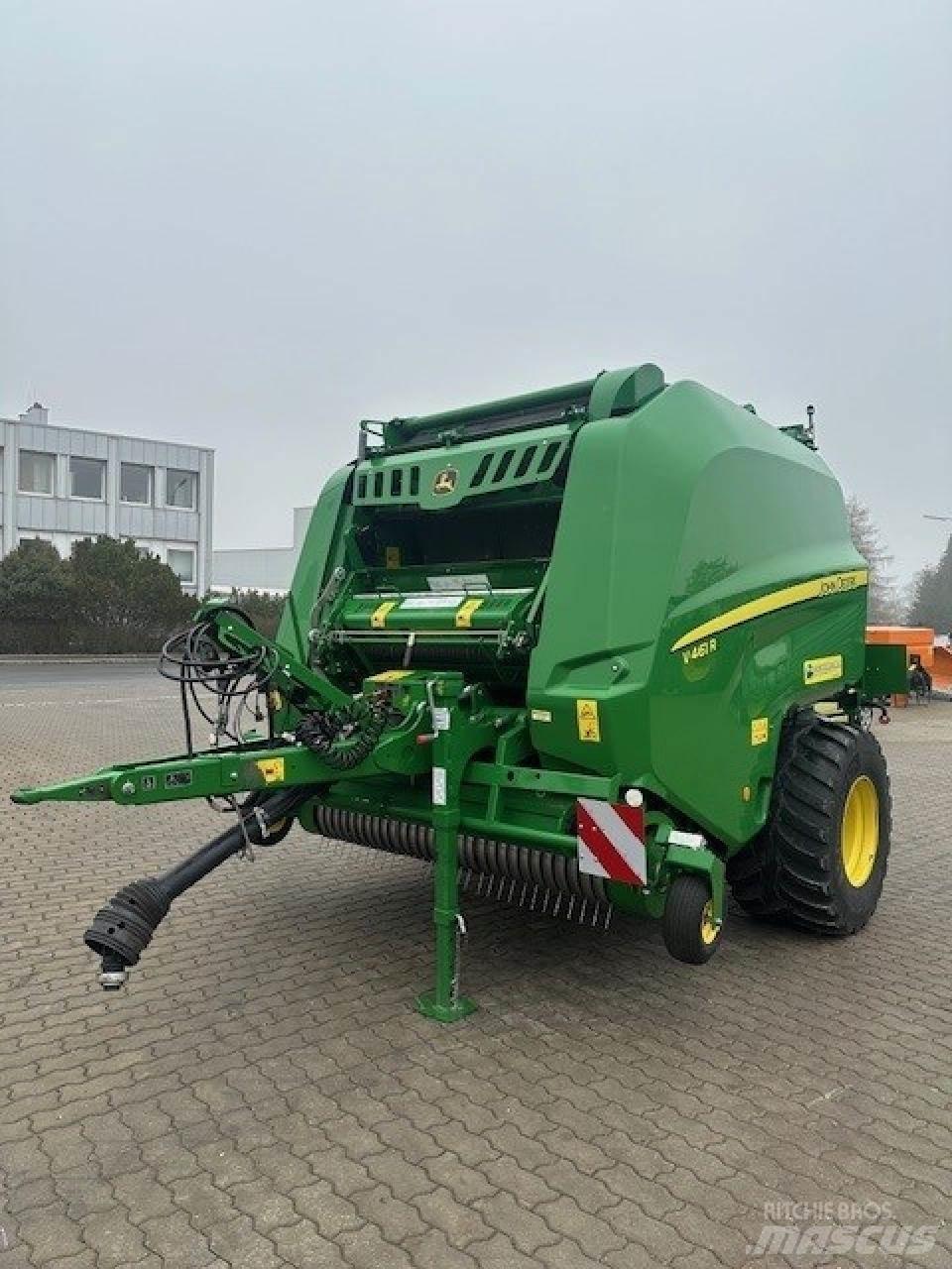 John Deere V461R Presse à balle ronde
